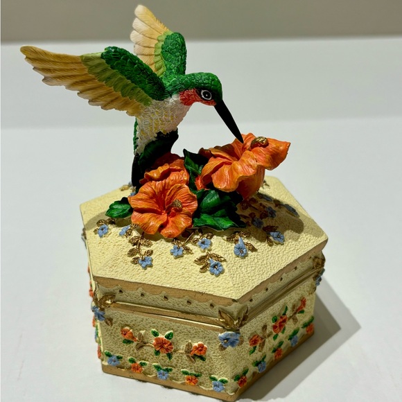 Hummingbird Floral Trinket Box - Picture 3 of 9